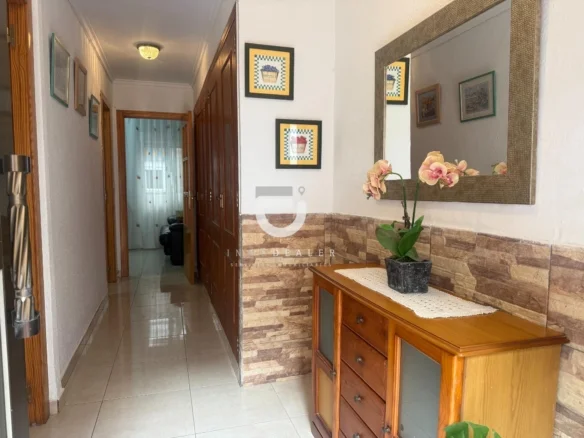 Casa multinivel cerca de la costa