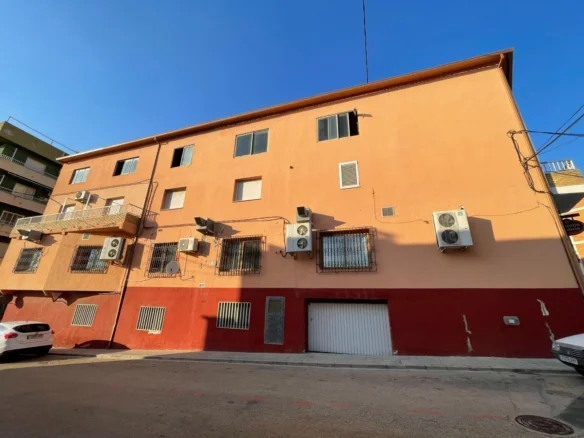 Two independent flats, 300 m² total