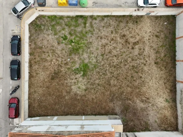 700 m² urban corner plot in Palma