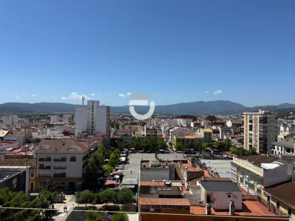 Central Gandia flat with five bedrooms