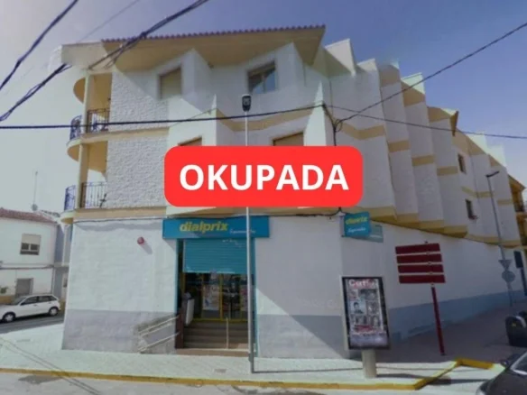 Occupied bank flat in Ceutí