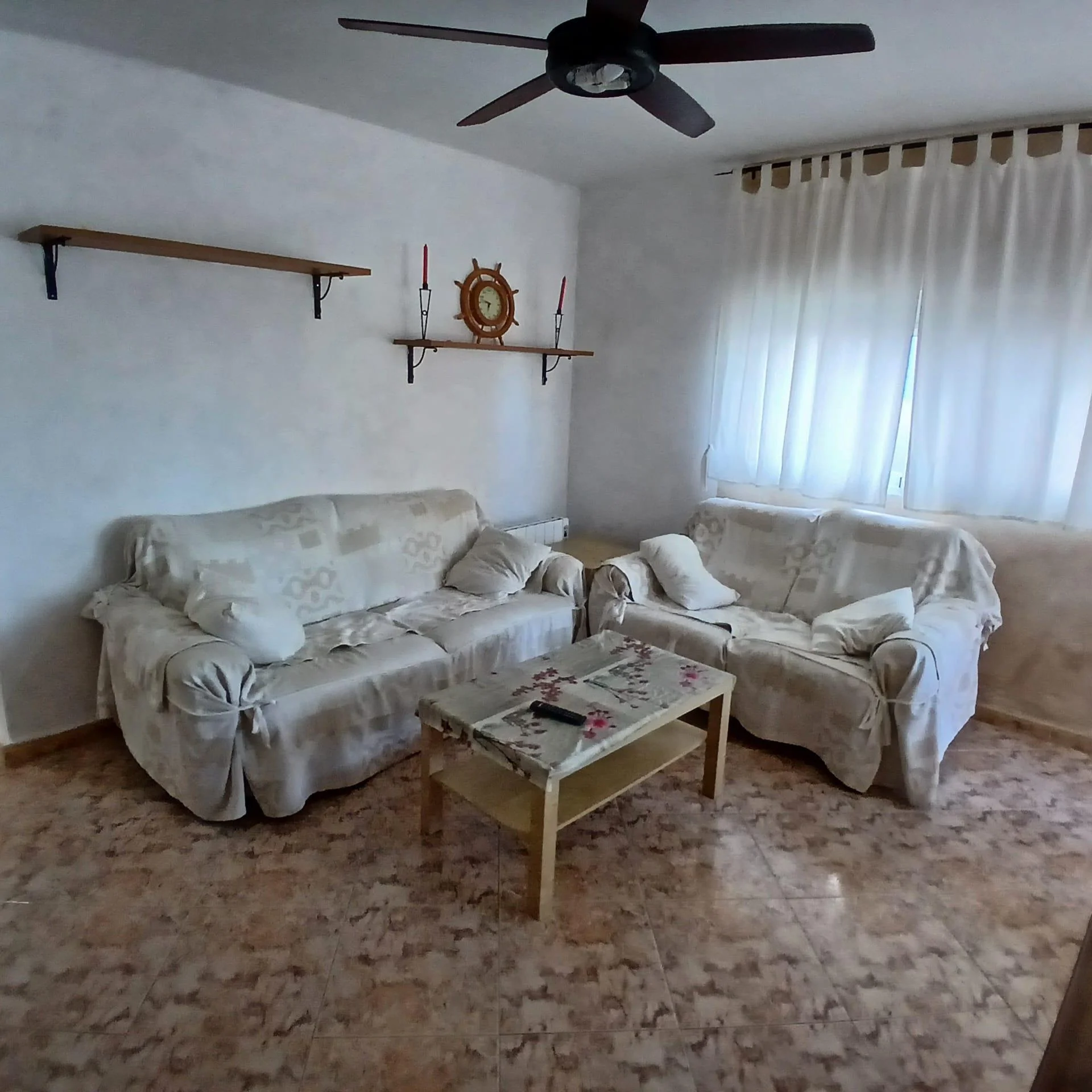Apartamento cerca del mar con tres dormitorios