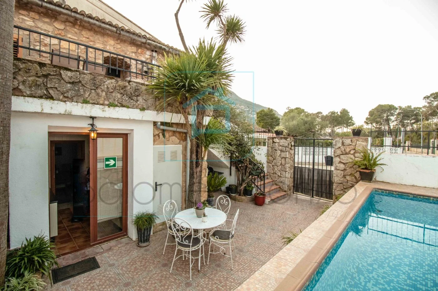 Historic rural house, six-bedroom dual layout