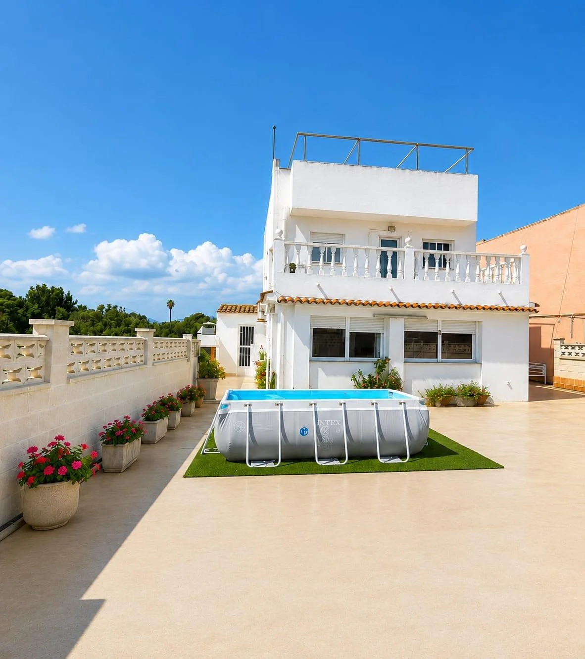 Chalet junto al mar con parcela de 400 m²