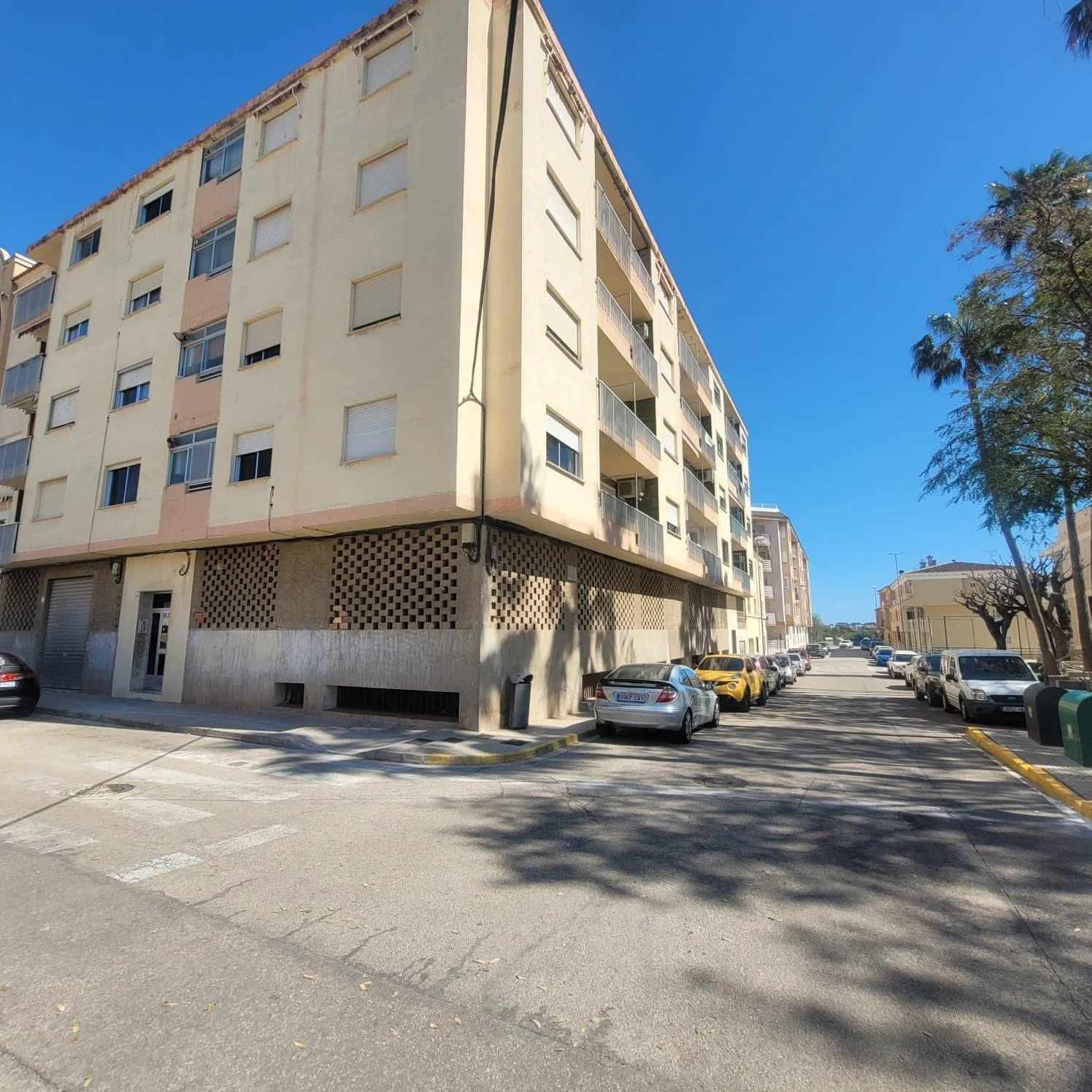 Amplio local comercial en Miramar