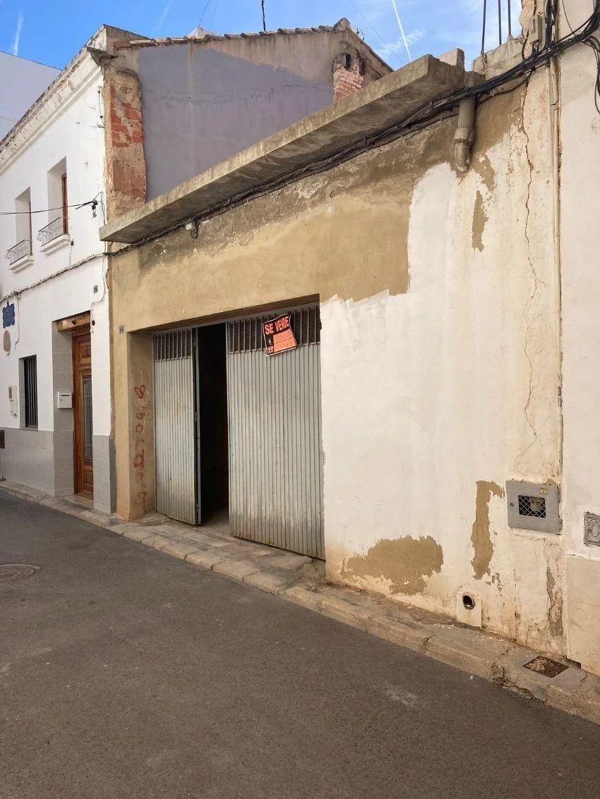 Casa adosada para reformar cerca del metro