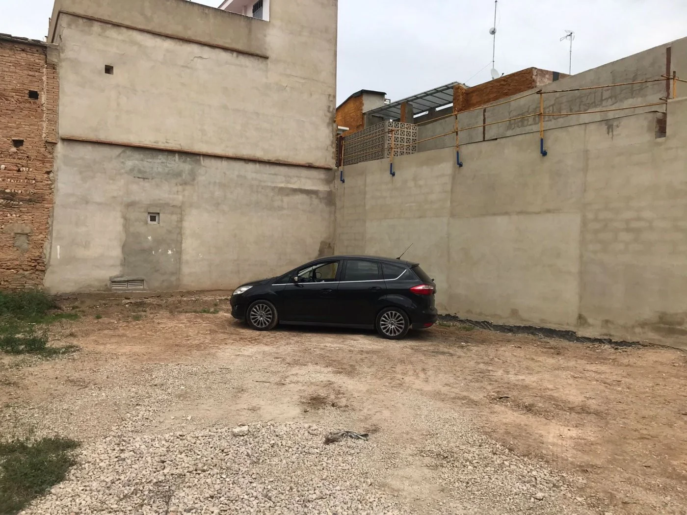 Central Algemesí plot with 25m frontage