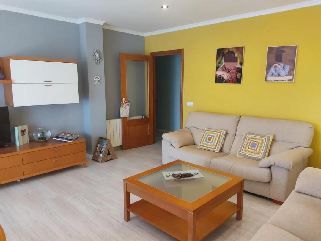 Bright three-bedroom flat with parking