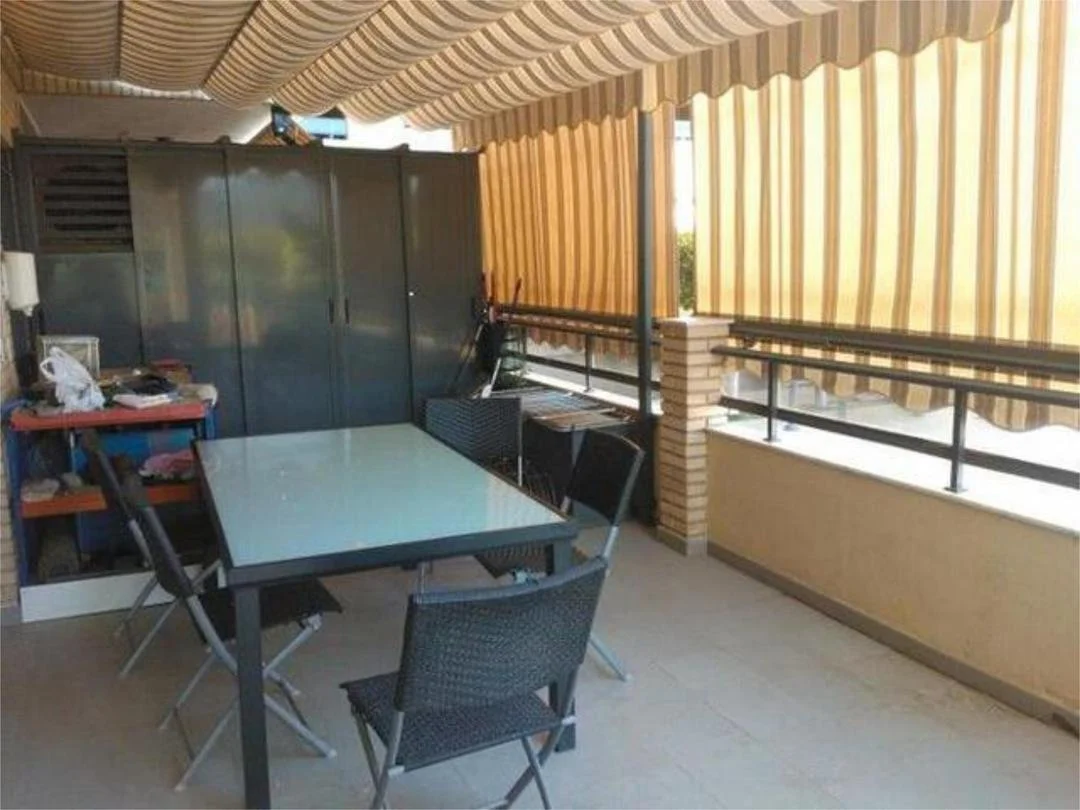 Three-bedroom flat with 80m² terrace