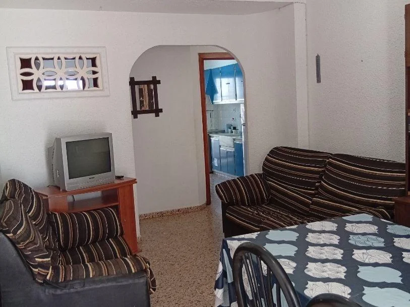 Two-unit coastal flat, six bedrooms