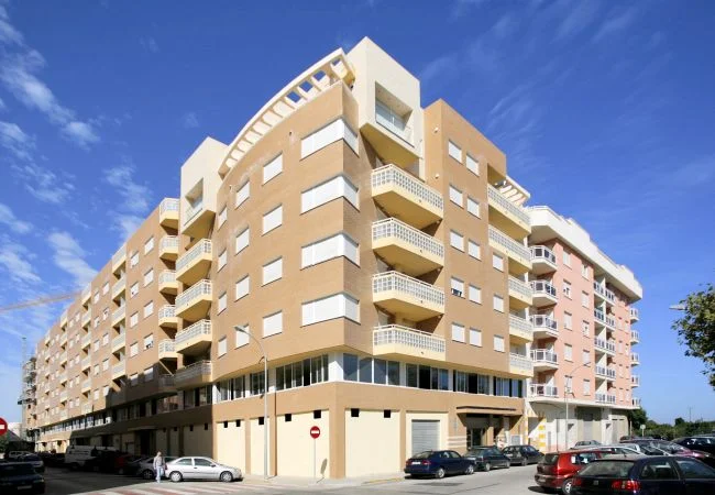 Local comercial en Oliva con distribución flexible