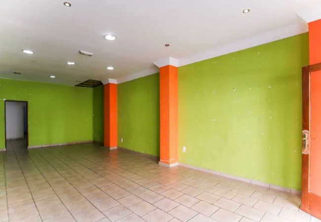 Central Oliva commercial unit, 140 m²