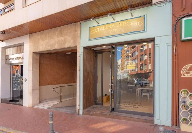 364 m² commercial unit in Oliva