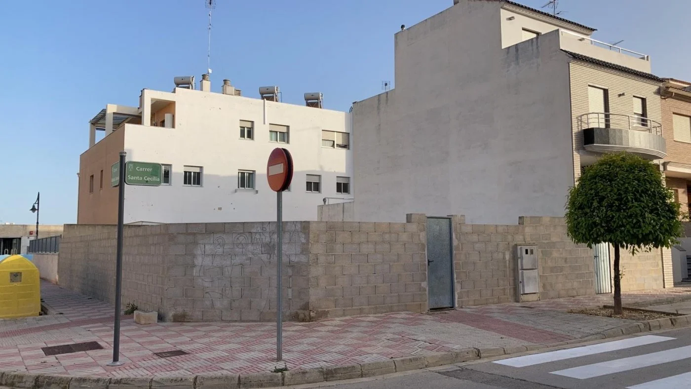 Buildable corner plot in Benifaio