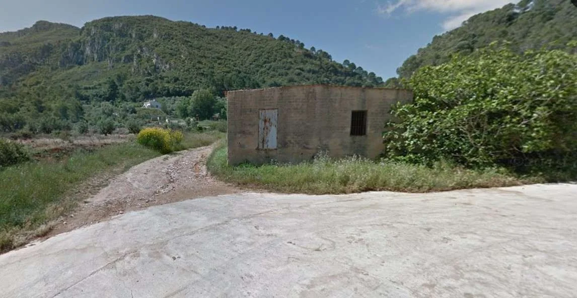Rural warehouse near Barx, 1,400 m² plot