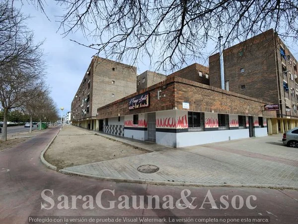 Renovated corner commercial unit, 134 m²