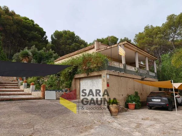 Chalet de una planta con piscina privada