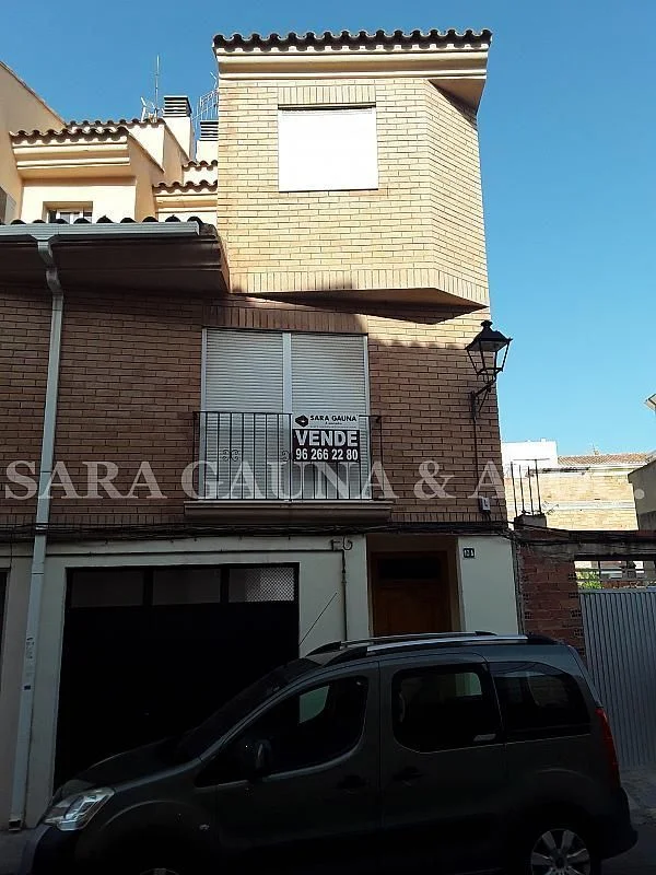 Casa adosada en Chilches con terraza de 120 m²