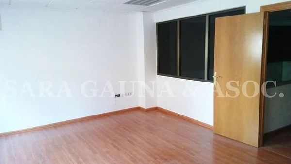 Commercial premises with dual-level layout