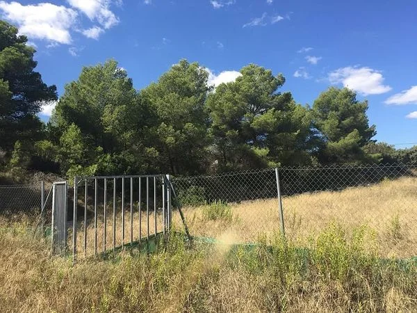 Fenced 3,700 m² plot near Torres-Torres