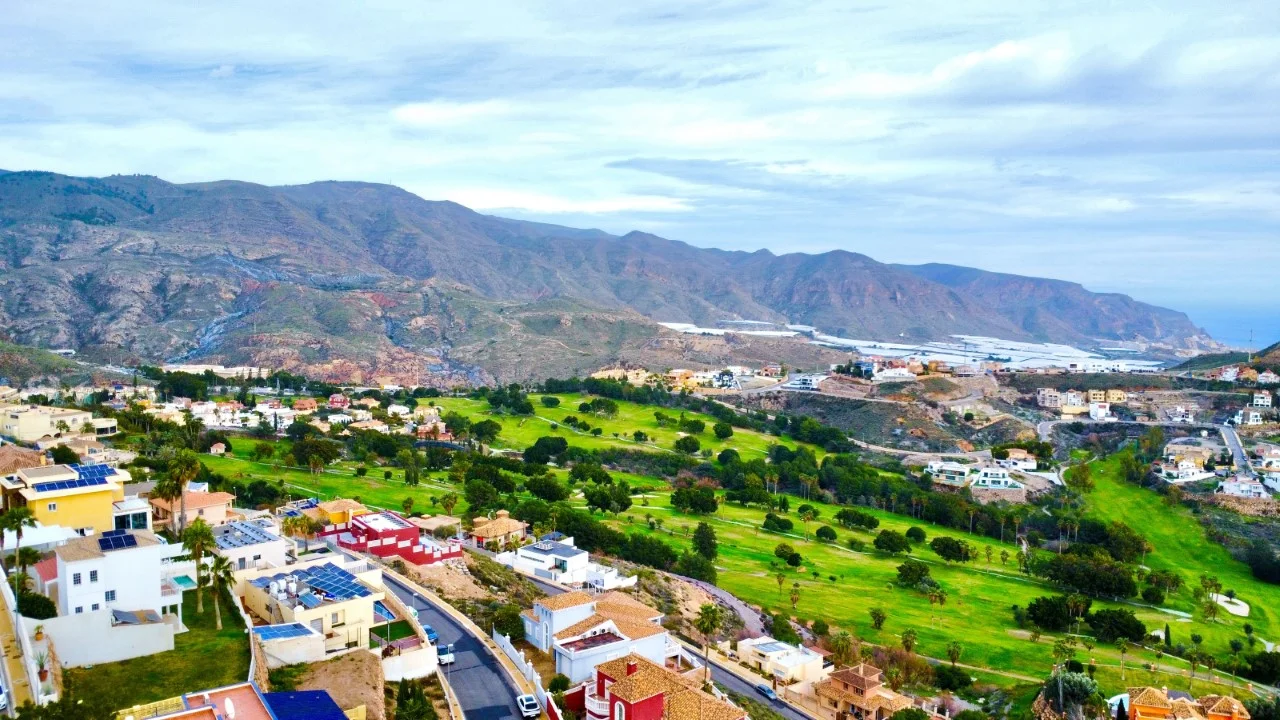 Solar urbano de 585 m² en La Envía Golf