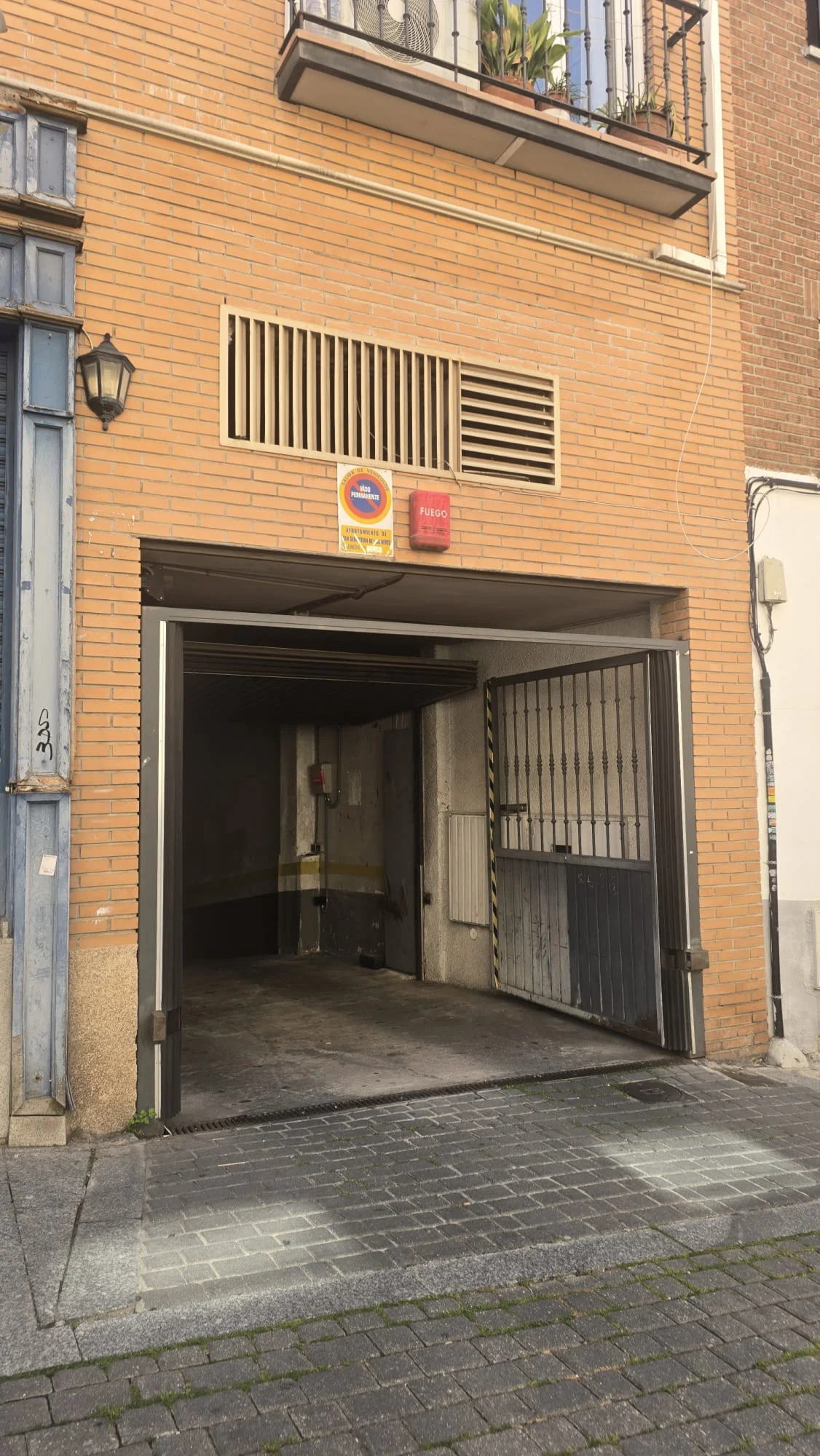 Accessible garage space for medium car