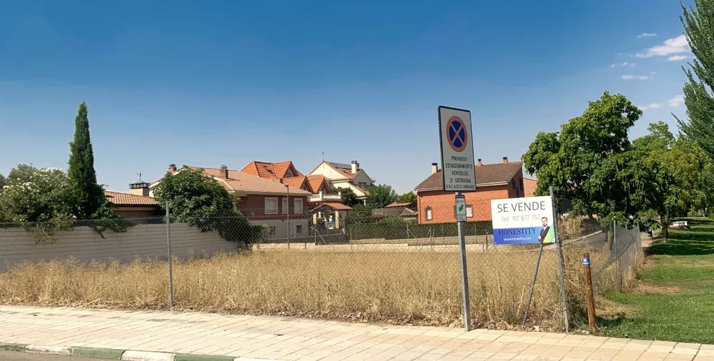 Parcela urbanizada de 808 m² junto al centro