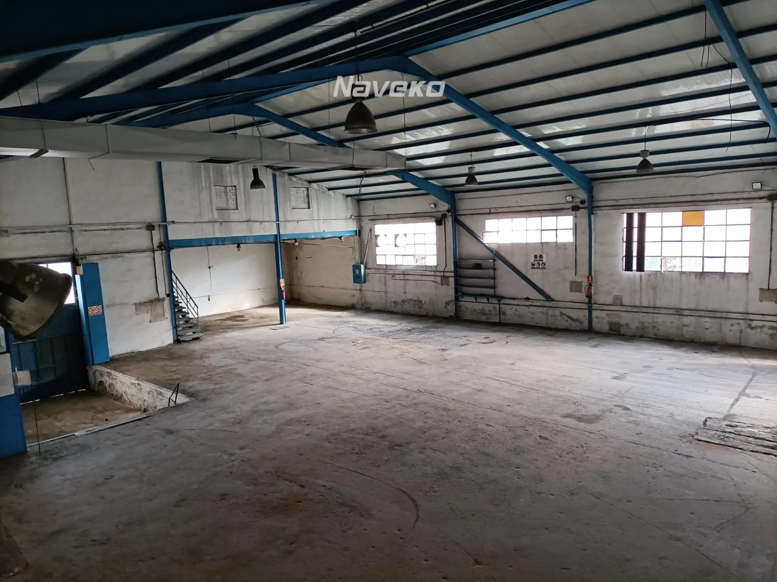 Industrial warehouse in Pinto, 1,054 m²