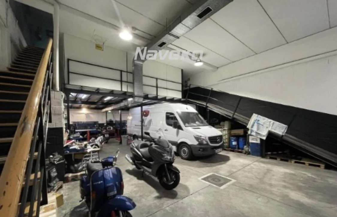 Nave industrial con licencia de taller