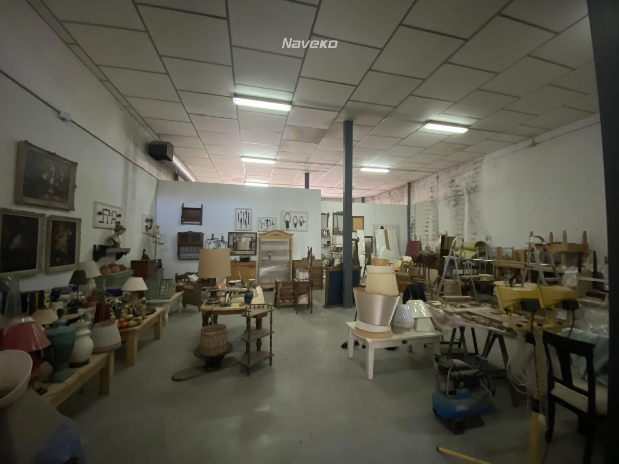 Industrial warehouse with offices, 650 m²
