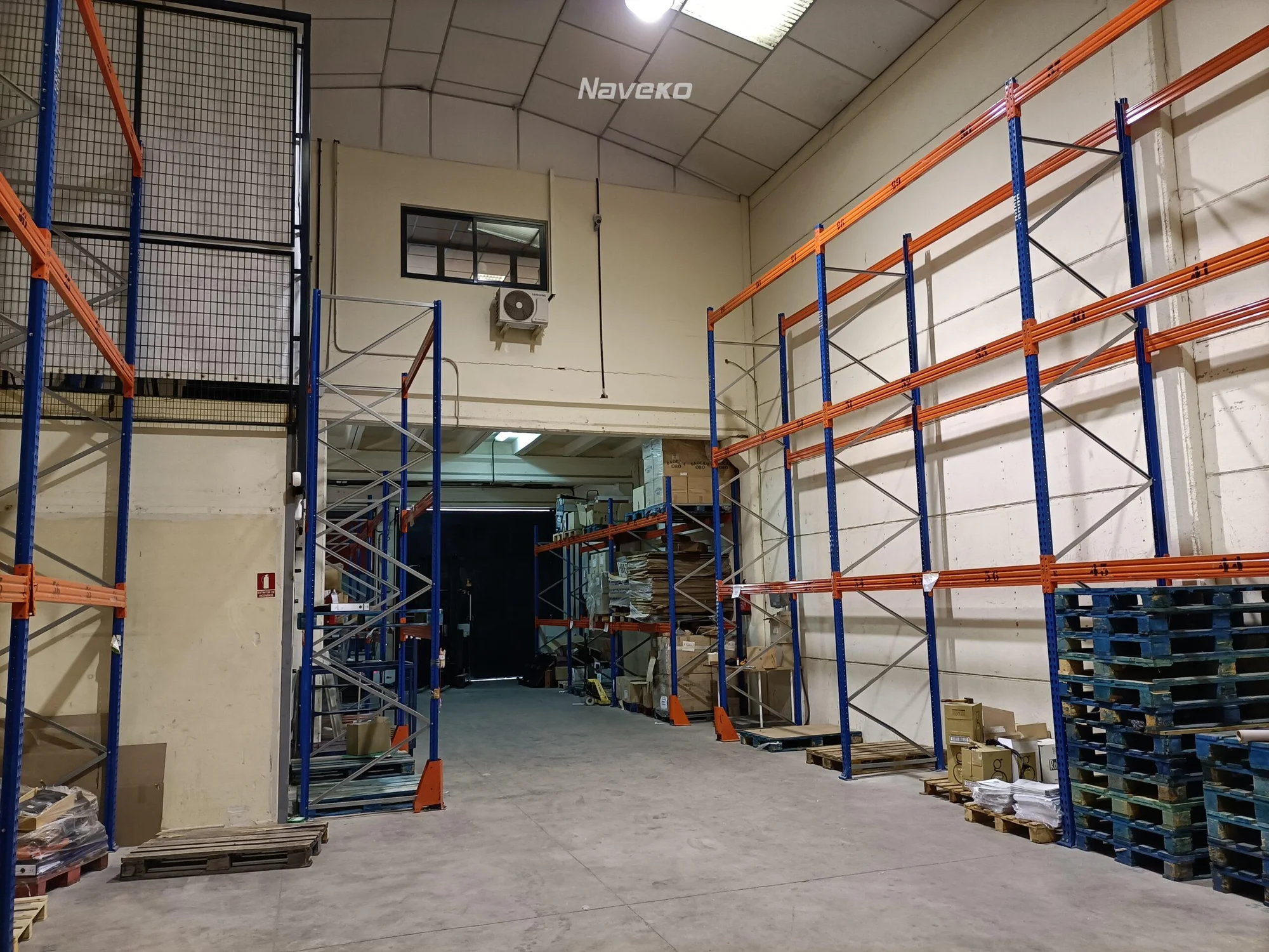 Industrial warehouse with offices in Mostoles