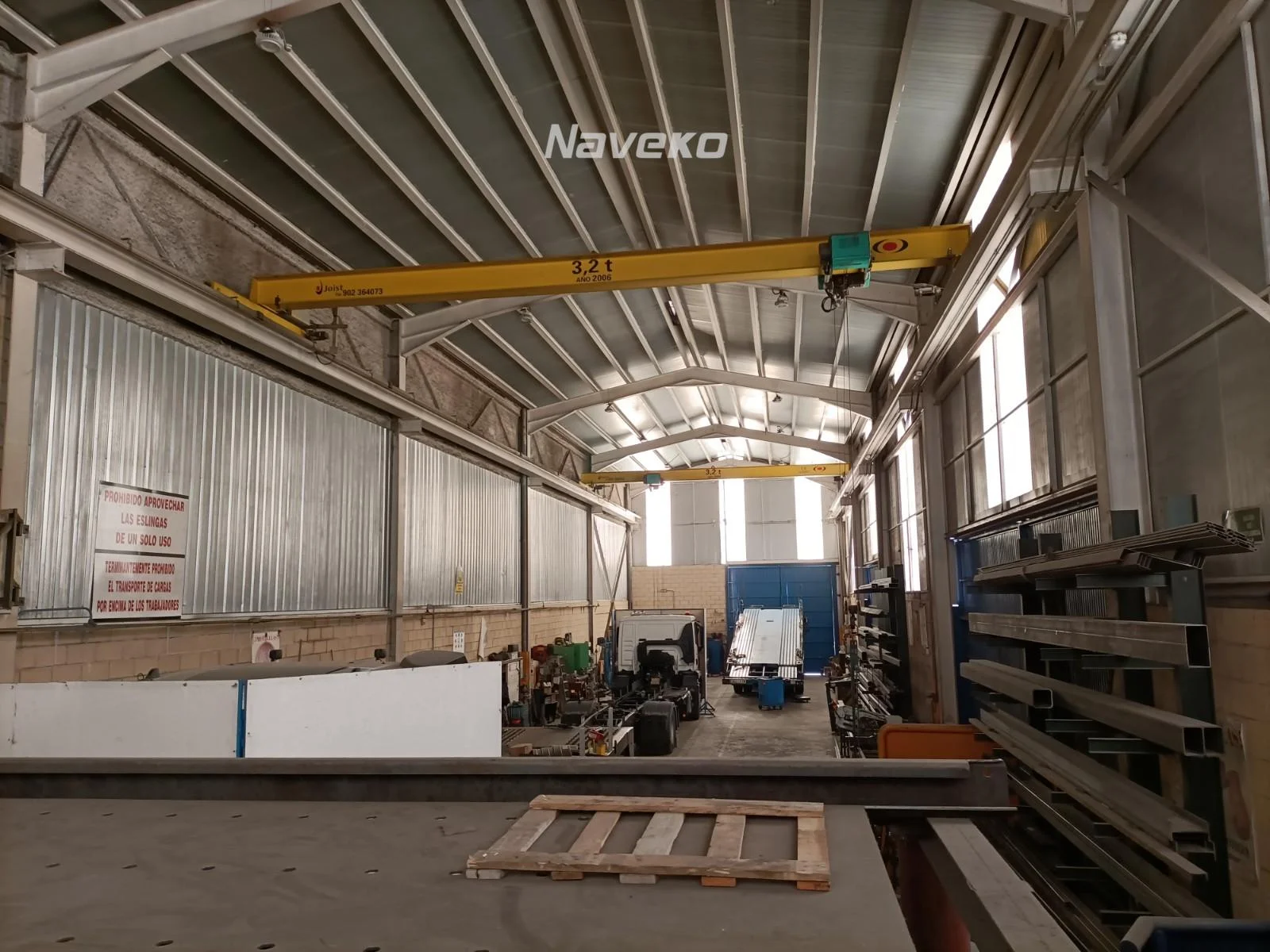 Nave industrial con oficinas, 988 m²