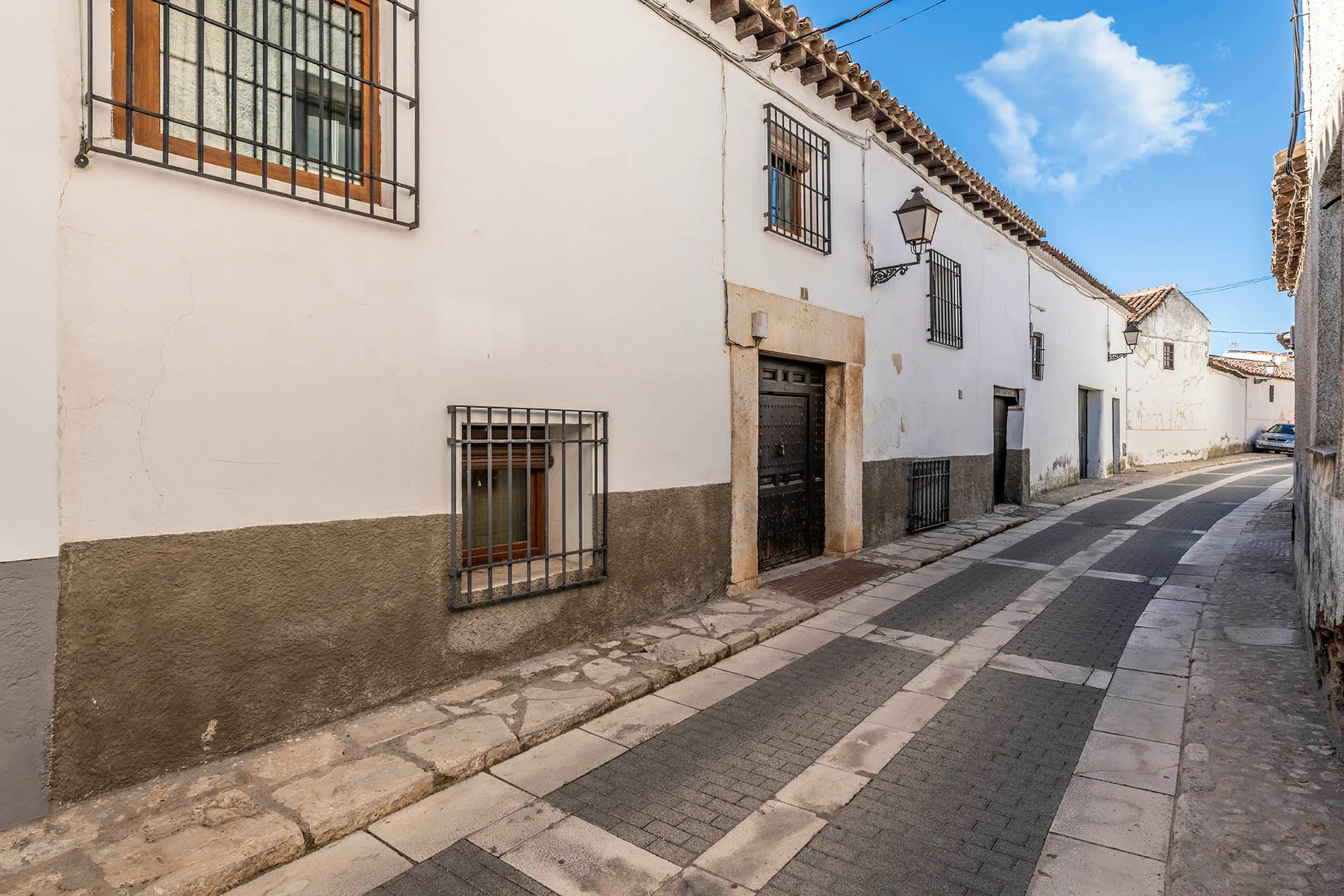 Casa adosada histórica en Chinchón, cinco dormitorios