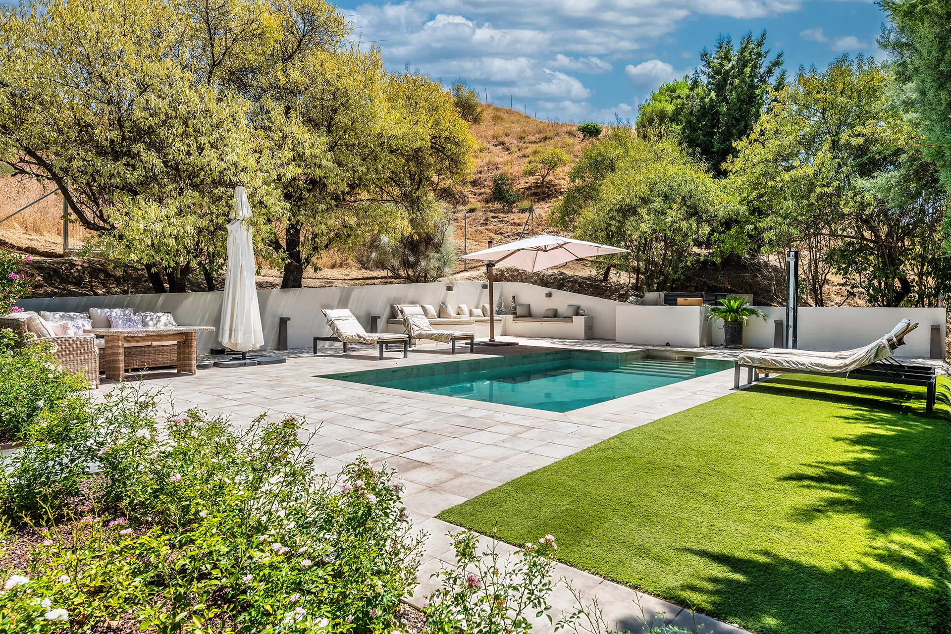 Finca reformada con 1.107 m² construidos