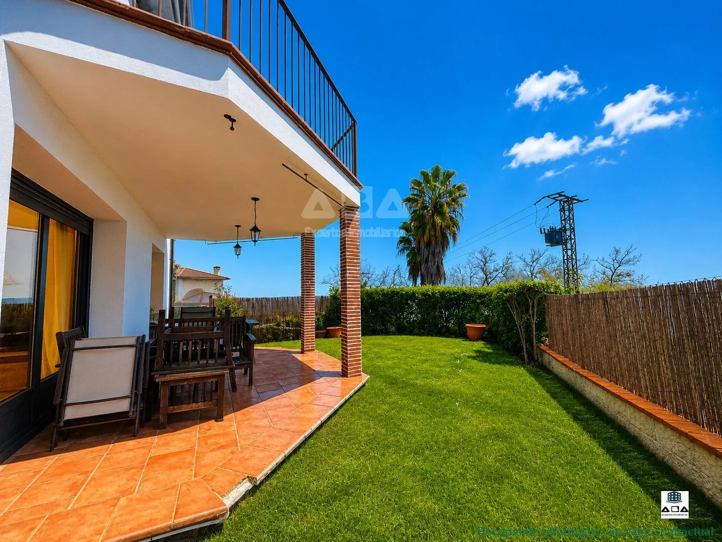 Efficient chalet with private pool, studio