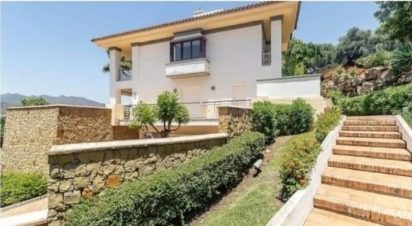 Urban plot near historic centre, 665m²