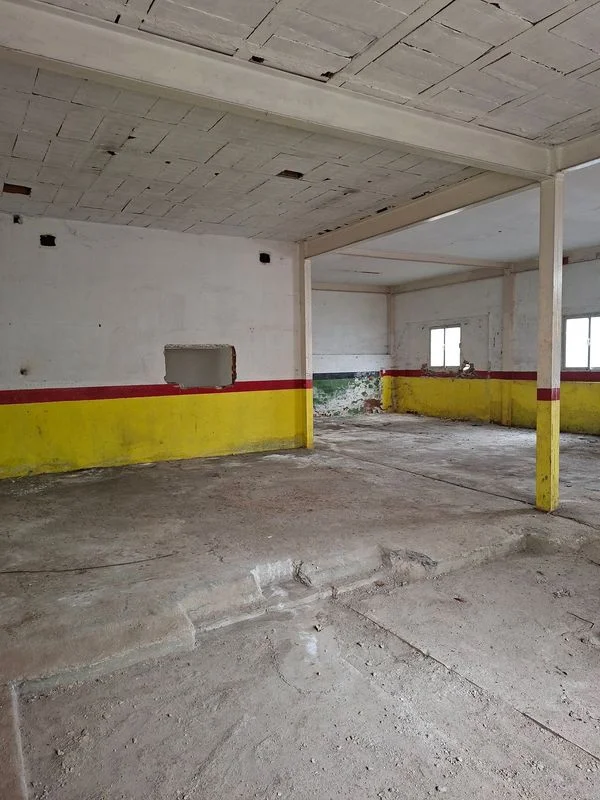 Reformable commercial space, 126 m²