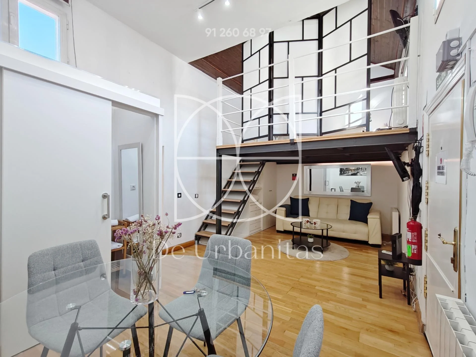Furnished central attic apartment, 2 bedrooms