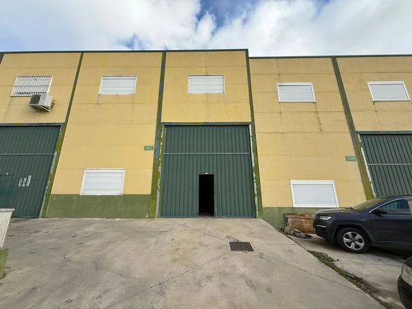 Industrial warehouse in Borox, 530 m²
