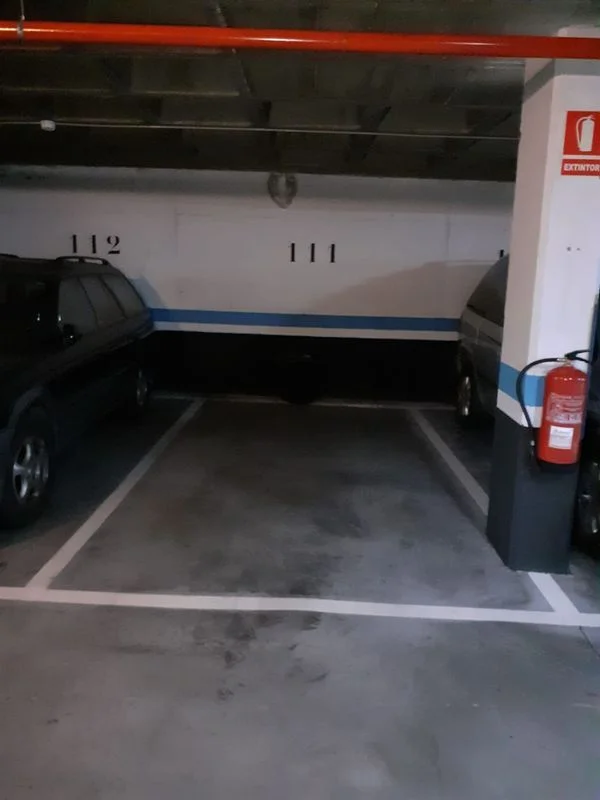 Large-car garage with concession