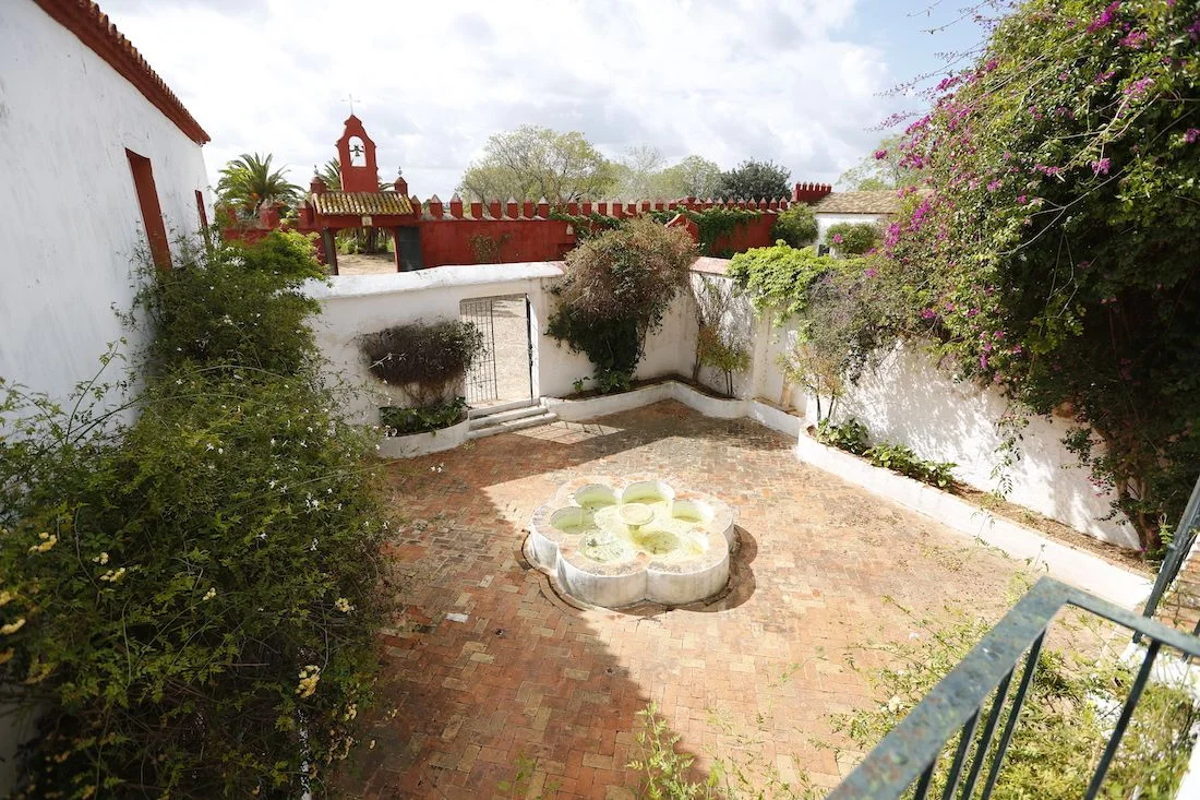 Seville farm with 1,200 m² hacienda