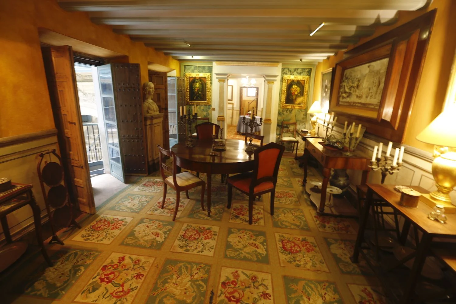 Piso restaurado en casa gaditana del XVIII