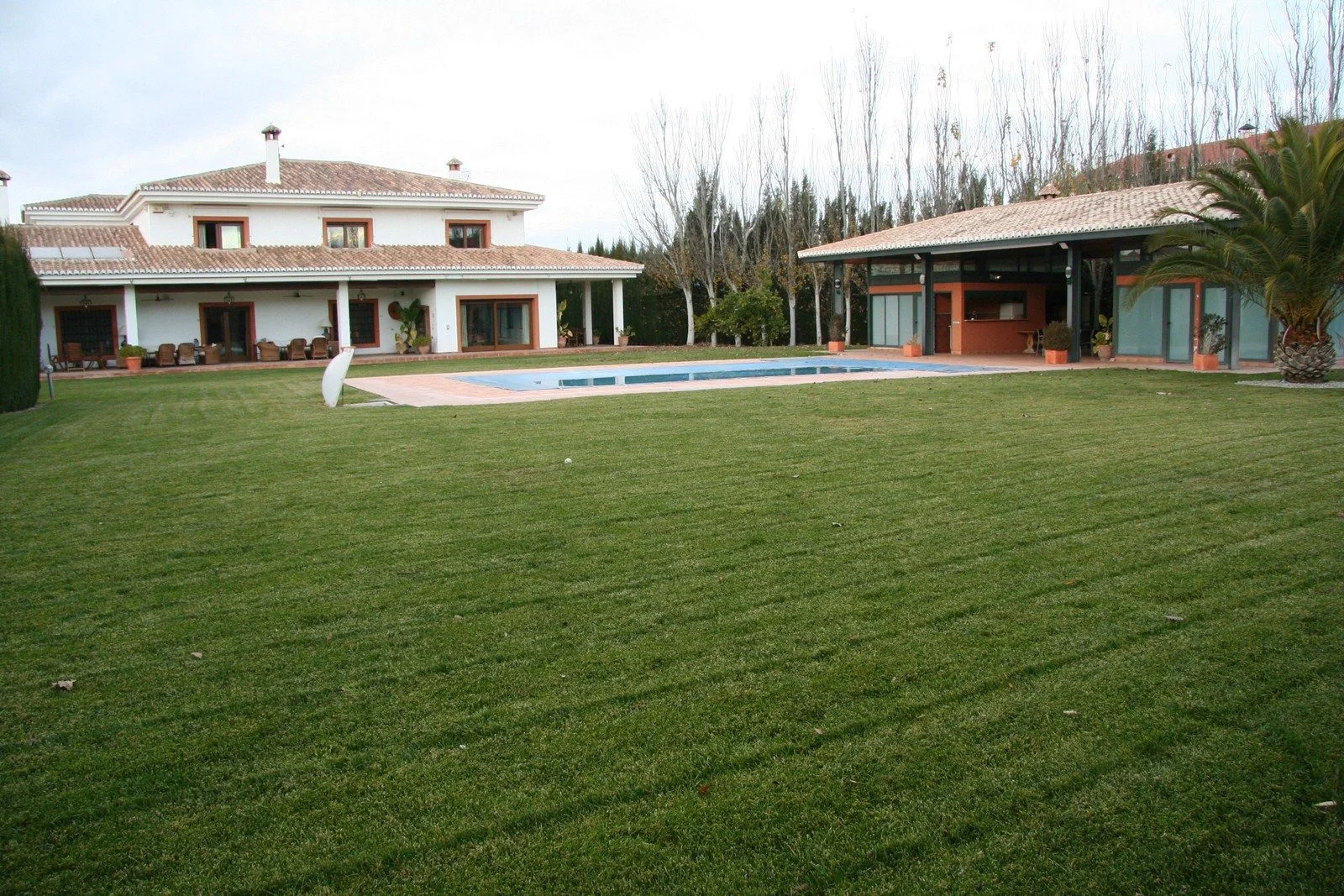 Large chalet with 1,219 m² built