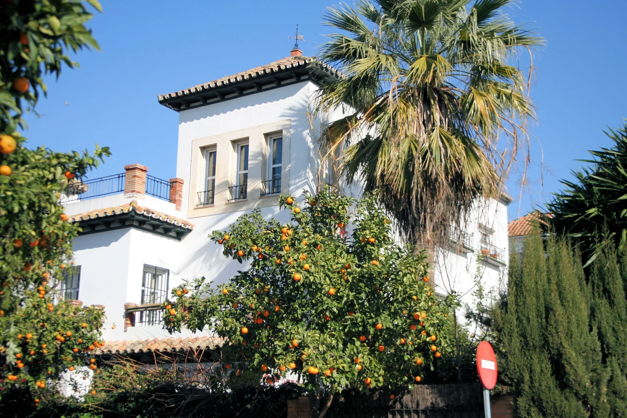 Restored Heliópolis villa with five bedrooms