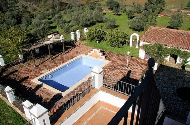 Andalusian hilltop house with 8 bedrooms