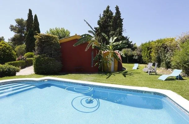 Casa independiente con gran jardín