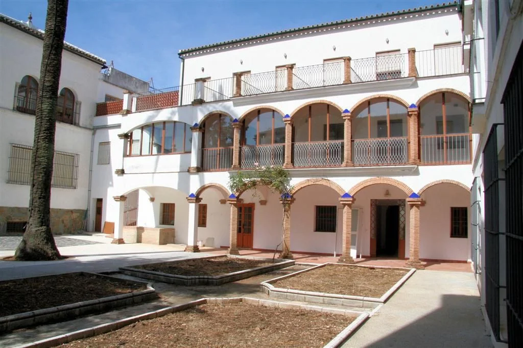 Monasterio histórico con 30 dormitorios