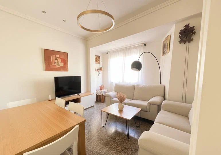 Spacious four-bedroom flat in Mislata