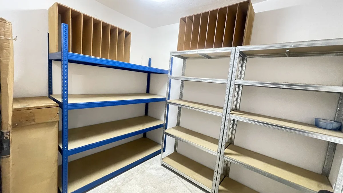 Well-kept storage unit in El Pinillo