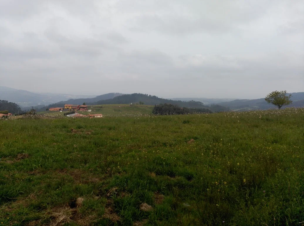 Terreno edificable en Pravia, 1.400 m²